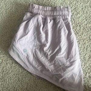 luluemon size 6 hotty hot shorts worn good conditon